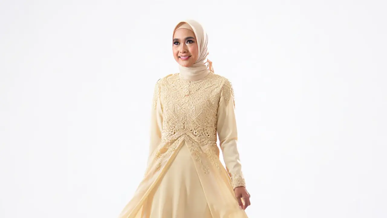 Model Gaun Pesta Muslimah Kombinasi Brokat dan Satin/Ilustrasi AI