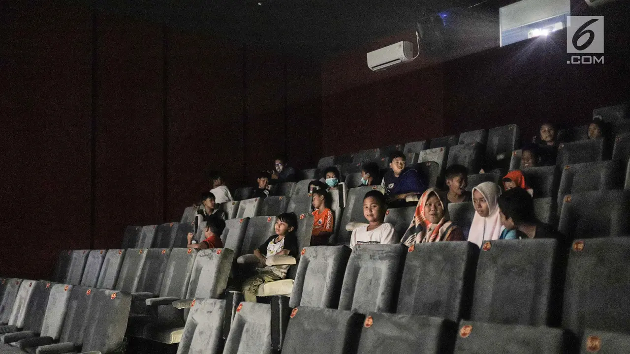 Melihat Bioskop Rakyat Di Teluk Gong