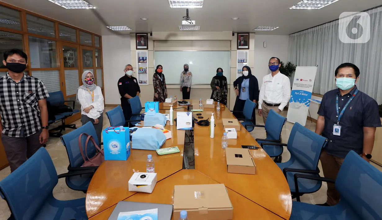 Melalui gerakan Beli 1 Sumbang 1, Frisian Flag Indonesia dan Shopee Indonesia mengajak masyarakat berpartisipasi dalam upaya pemenuhan nutrisi terbaik bagi para pejuang Covid-19. Gerakan donasi yang digelar pada 1-31 Mei 2020 disalurkan melalui Foodbank of Indonesia. (Liputan6.com/HO/Bon)