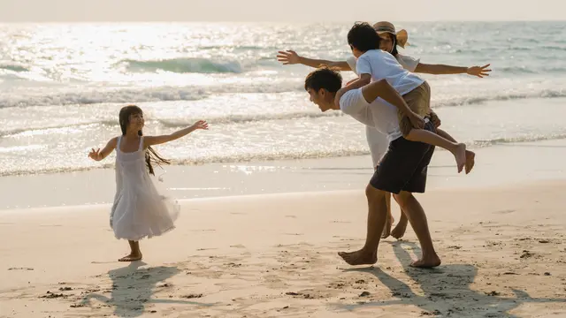 Ilustrasi memperkuat ikatan keluarga/freepik.com/tirachardz