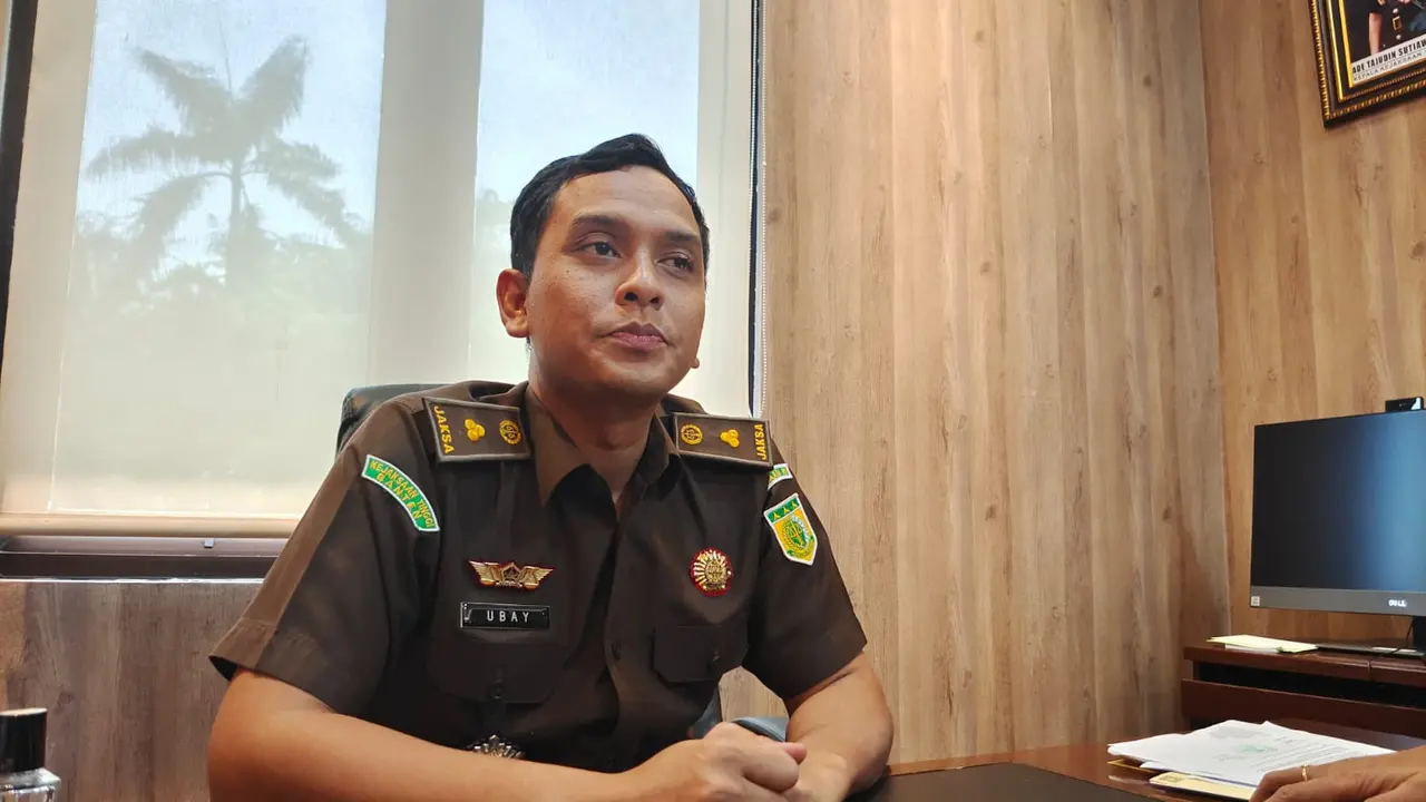 Kasi Intelijen Kejari Depok, Muhammad Arief Ubaidillah saat ditemui di ruangan Kejari Depok.