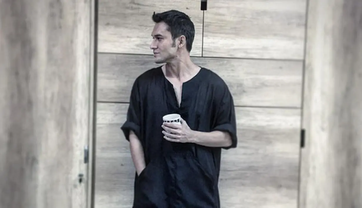 Menikah merupakan hal yang didambakan sebagian besar manusia. Termasuk Indra L. Bruggman yang hingga kini belum menemukan pendamping hidupnya. Meskipun begitu, ia sudah punya konsep pernikahan yang diinginkan. (Instagram/indrabruggman)