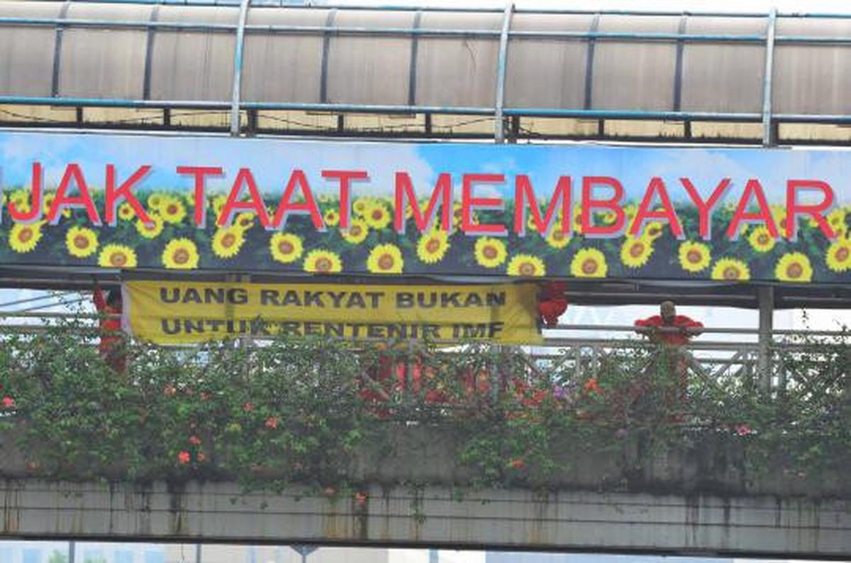 Demo tolak kedatangan IMF ke Jakarta