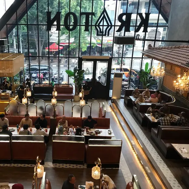 Rekomendasi Tempat Makan Siang Prasmanan di Tebet