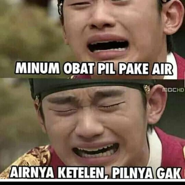 6 Meme Derita Orang Susah Minum Obat Ini Bikin Dilema 