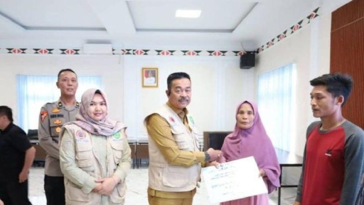 Pemkab Madina Salurkan Bantuan Bencana Madina Tahap Kedua, Rp3,27 Miliar untuk Ratusan KK