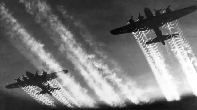Pesawat 450 B-17 Flying Fortress.