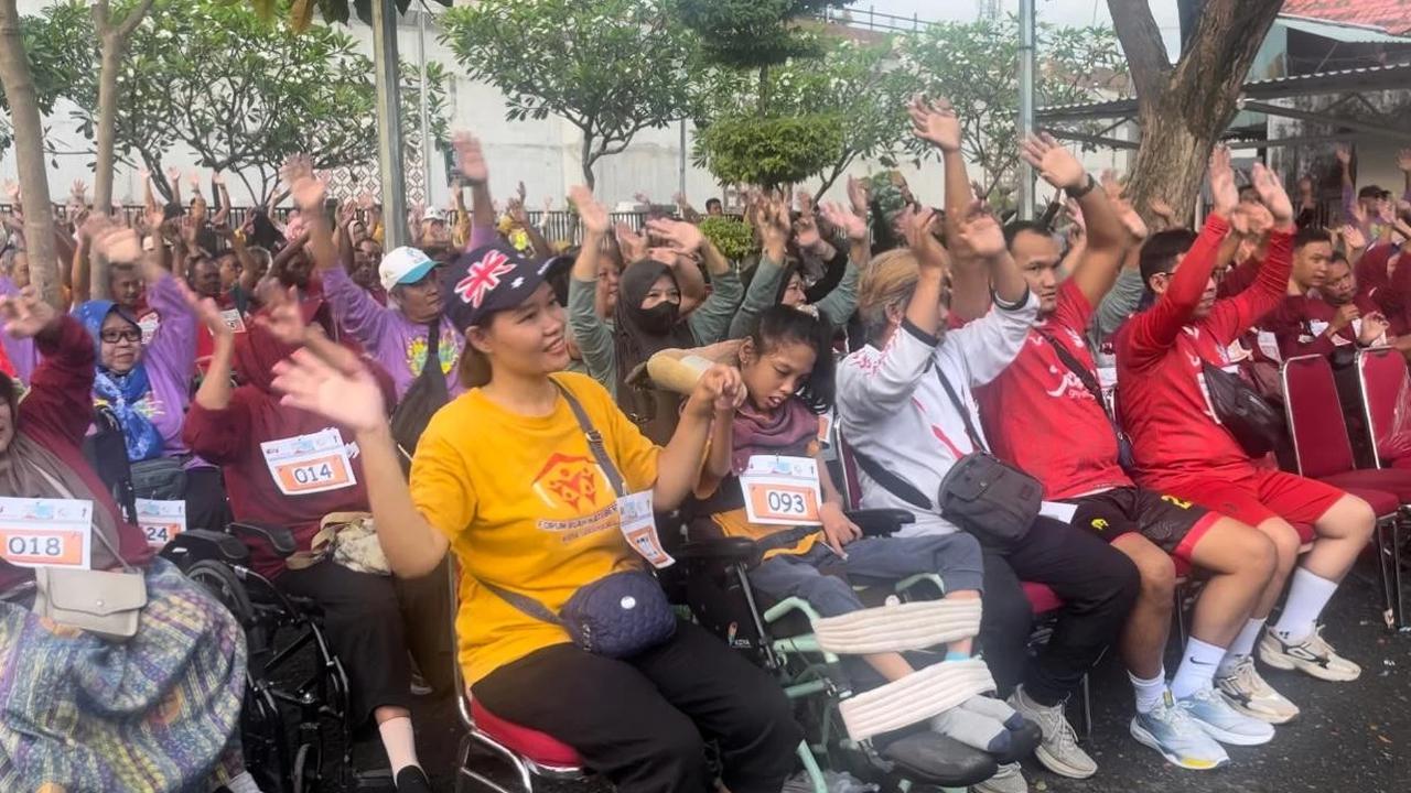 penyandang disabilitas ikut fun run kai commuter