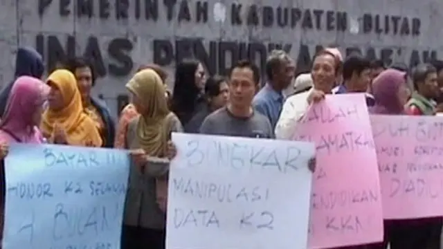 Ratusan Guru Tidak Tetap Unjuk Rasa di Blitar