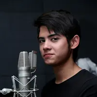 Aliando Syarief dan Prilly Latuconsina memang sempat 'dikawinkan'. Saat tampil satu panggung di SCTV Awards 2014, Prilly tampil sebagai model saat Aliando membawakan lagu ciptaannya berjudul 'Kau Terindah'. (Andy Masela/Bintang.com)