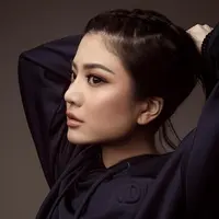 Valencia Tanoesoedibjo baru saja resmi menikah dengan Kevin Sanjaya. Selain foto-foto pernikahannya di Paris dan acara peresmian di Indonesia, Valencia juga beberapa kali sempat mengunggah potret dirinya setelah menikah. Netizen beramai-ramai memuji bahwa kecantikan Valencia Tanoesoedibjo semakin terpancar. Foto: Instagram.