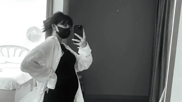 Adinda Azani sedang hamil besar