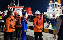 Kapal Tabrakan di Tuban, Tim SAR Buru Perwira yang Hilang