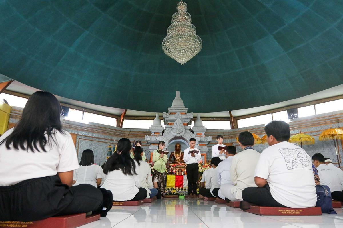 Perayaan Waisak di Taman Mini Indonesia Indah