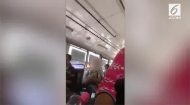 Seorang pedagang masturbasi dan berbuat cabul di dalam bus. Pelaku akhirnya ditangkap polisi karena meresahkan warga.