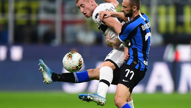 Inter Milan mengincar bek Parma, Dejan Kulusevski (kiri) (Miguel Medina/AFP)