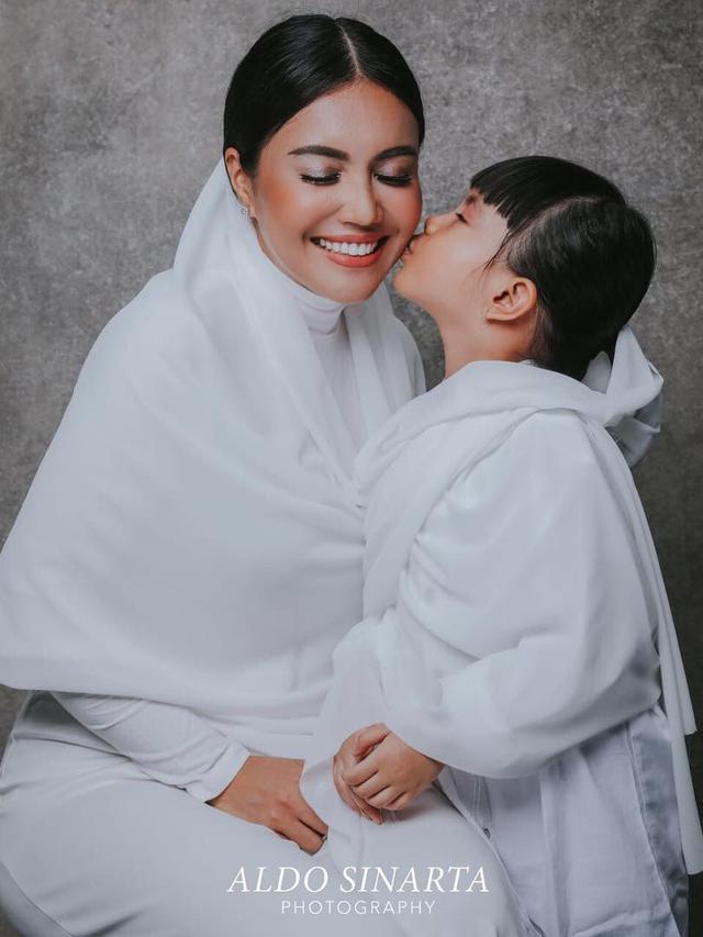 [Bintang] Denada dan Shakira Aurum