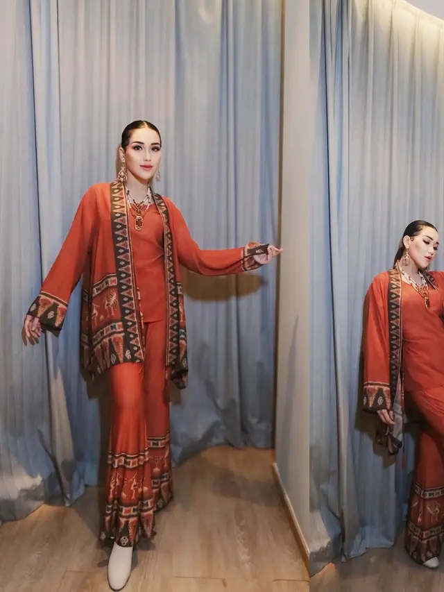 Potret Ayu Ting Ting Pakai Batik