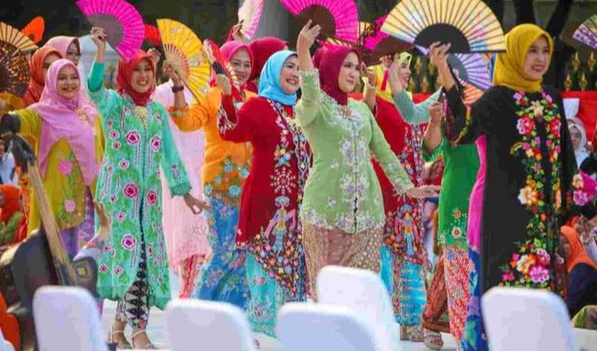 Terdapat pula event peragaan busana pada kegiatan Istana Berkebaya yang diikuti oleh para menteri perempuan hingga istri menteri, istri para duta besar, pejabat dan pegawai di lingkungan Sekretariat Negara serta Sekretariat Kabinet.