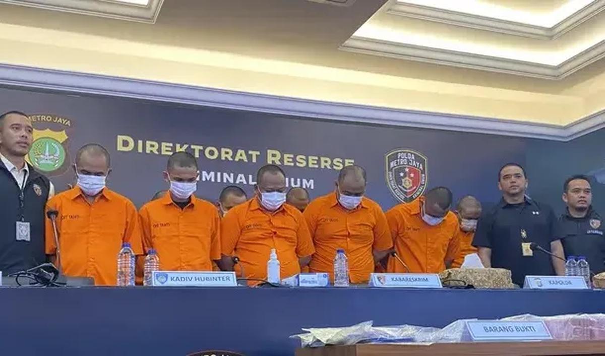 Bahkan, Hamim yang telah ditangkap di Bekasi saat awal kasus ini turut menyerukan supaya para pelaku bisnis ilegal ini berhenti. Agar nasibnya tidak seperti dirinya yang harus terseret menjadi tersangka.