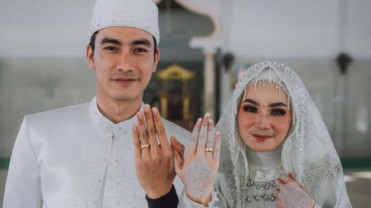 7 Potret Evan Marvino dan Istri Setelah Menikah, Makin Mesra