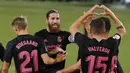Pemain Real Madrid Federico Valverde (kanan) melakukan selebrasi usai mencetak gol ke gawang Real Betis pada pertandingan La Liga di Stadion Benito Villamarin, Seville, Spanyol, Sabtu (26/9/2020). Real Madrid mengalahkan Real Betis 3-2. (AP Photo/Angel Fernandez)
