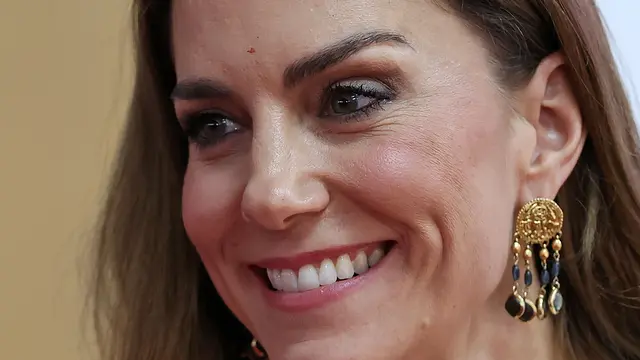 Kate Middleton Menari India Saat Kunjungi Kuil Hindu di Inggris, Antingnya Curi Perhatian