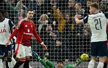 Carabao Cup: Momen Menarik saat MU Kalah dari Tottenham, 2 Kiper Sama-sama Blunder
