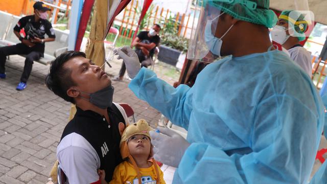 Cegah Covid-19, Penumpang Tiba di Terminal Kalideres Dites Antigen