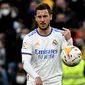 Eden Hazard. Pemain sayap Real Madrid berusia 31 tahun yang telah 3 musim memperkuat Los Blancos sejak 2019/2020 ini belum tampil sesuai ekspektasi karena sering dilanda cedera. Chelsea sebagai klub lamanya kabarnya bersedia menampung sebagai pemain pinjaman musim depan. (AFP/Pierre-Philippe Marcou)