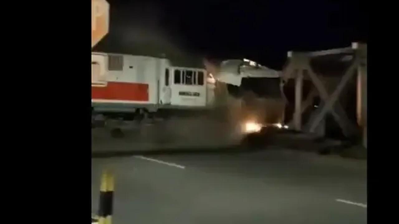 VP Public Relation PT Kereta Api Indonesia (Persero), Joni Martinus mengatakan tidak ada korban jiwa atas kejadian tersebut.