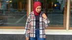 Reza Zakarya lagi-lagi kepincut dengan wanita yang bukan dari kalangan selebriti. Bagaimana tidak?Penampilan Amira Karaman yang begitu menawan ini tak kalah stylish dari para artis Tanah Air. Wanita asal Surabaya ini tampak trendi memakai fashion hijab dan kemeja motif kotak-kotak, yang dipadupadankan dengan celana jeans. (Liputan6.com/IG/@amira_krmn)