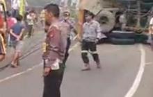 Truk Tronton Hantam Tiang Listrik di Leuwisadeng Bogor, Tewaskan Tiga Orang