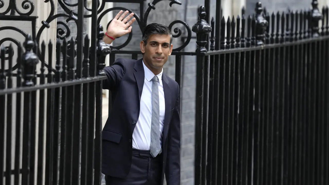 Gantikan Liz Truss, Rishi Sunak Resmi Jabat PM Inggris Termuda