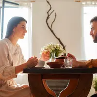 Fun and random first date questions. (Photo: Freepik)