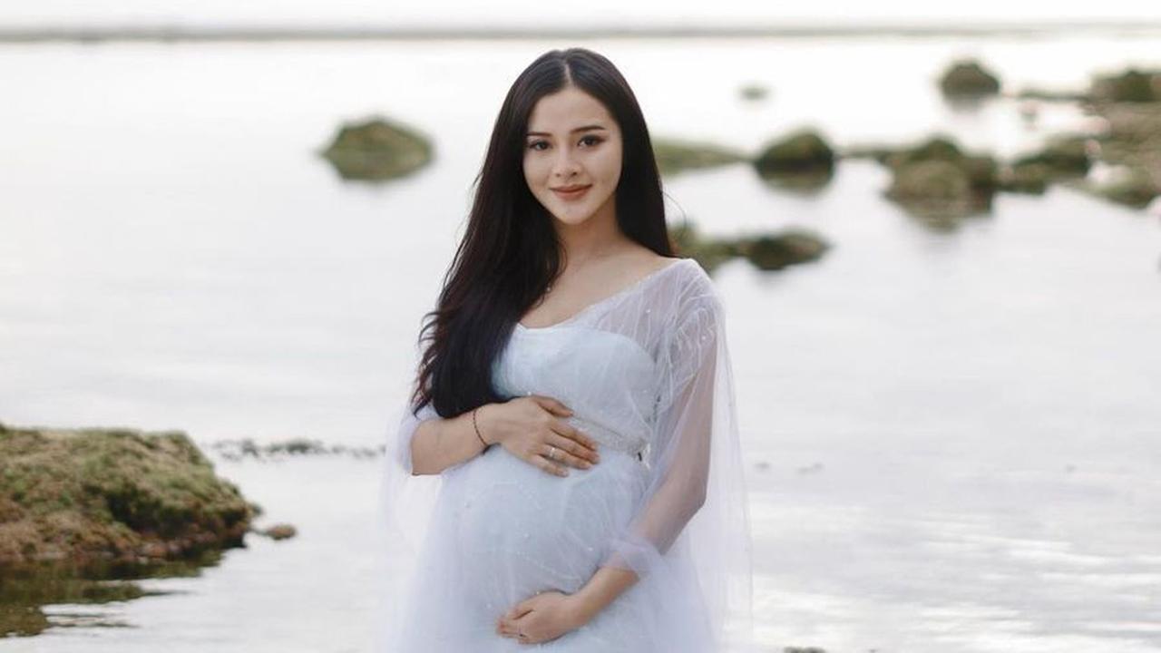 Intip Sederet Potret Maternity Shoot Bella Bonita, Istri Denny Caknan, Pamer Baby Bump di Pantai