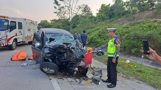 Avanza Tabrak Truk di Tol Sumatera, Sekeluarga Tewas