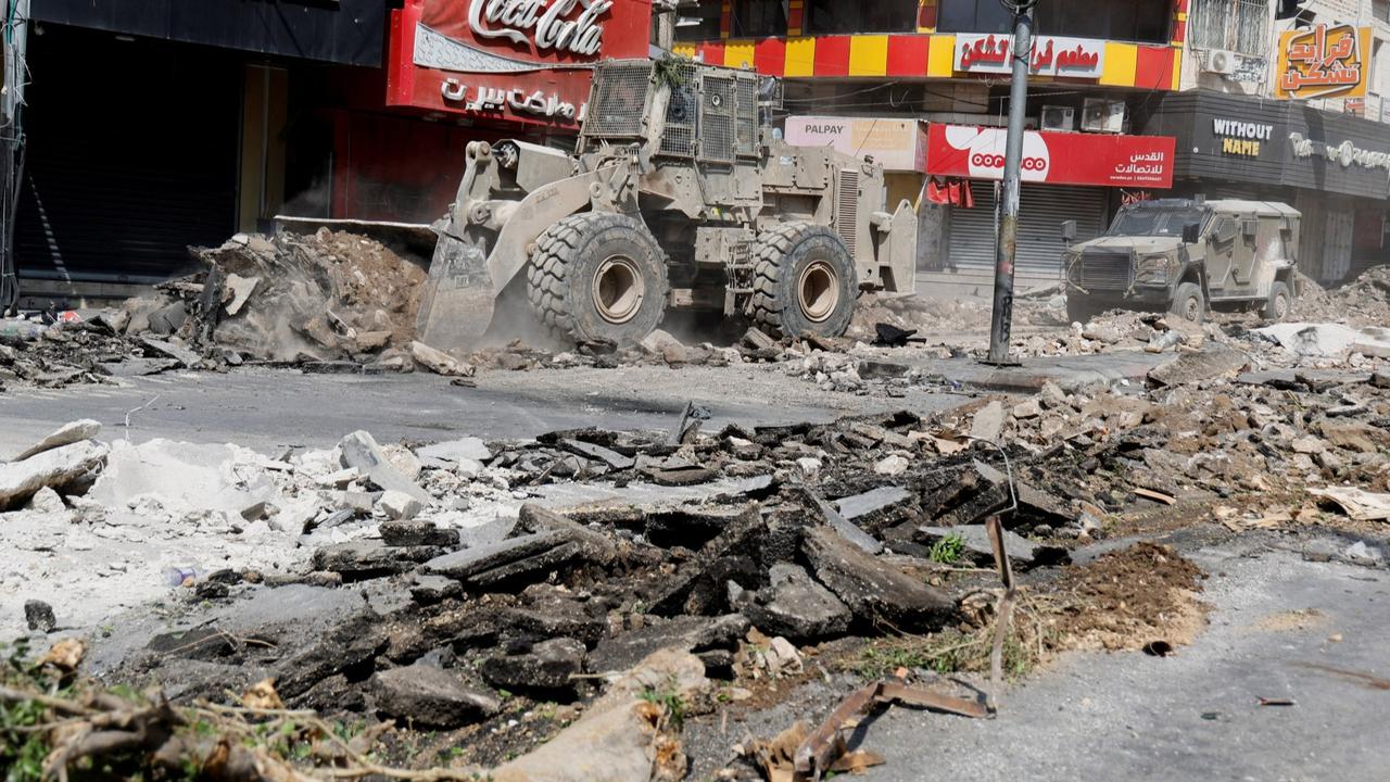 Buldozer Israel saat hancur 70 persen Jalanan dan Infrastruktur di Jenin