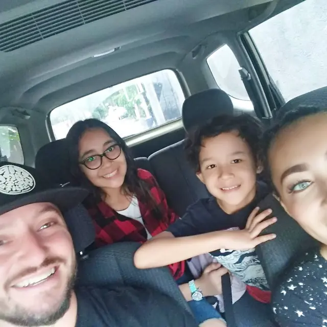6 Momen Kebersamaan Dewi Rezer dan Kekasih Asal Kanada