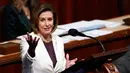 Ketua DPR AS Nancy Pelosi berbicara di Gedung DPR, Capitol, Washington, Amerika Serikat, 17 November 2022. Nancy Pelosi mengungkapkan bahwa dia akan mundur dari jabatannya sebagai pemimpin Partai Demokrat di Dewan Perwakilan Rakyat (DPR) Amerika Serikat. (AP Photo/Carolyn Kaster)