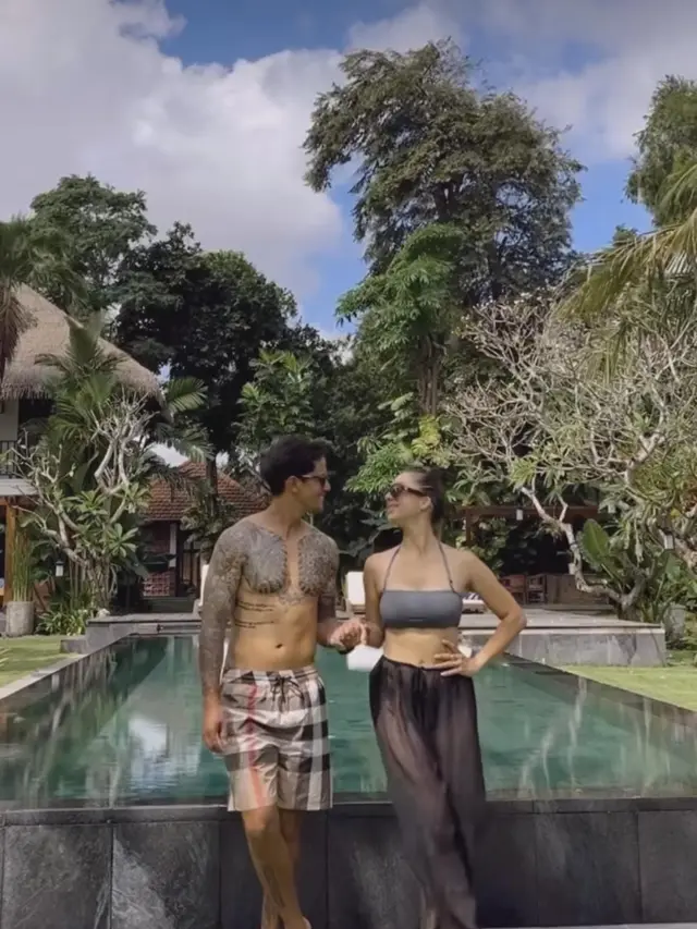 Jennifer dan Irfan Bachdim terlihat mesra