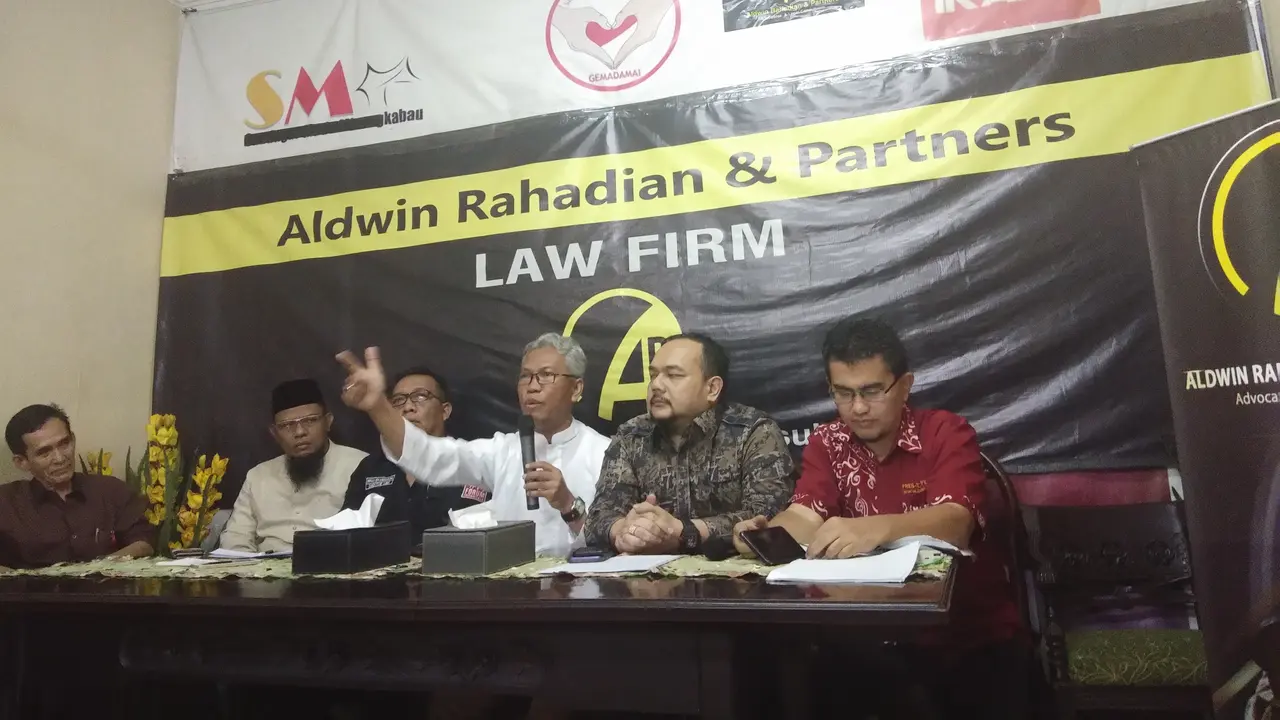 Terpidana Buni Yani melakukan sumpah Mubahalah