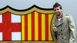 Setelah menjalani empat musim yang tak impresif bersama Manchester United, ia kembali ke Barcelona pada musim 2008/2009. Siapa sangka, Pique yang baru berusia 21 tahun kala itu cukup sering mendapatkan tempat utama di Barcelona. (AFP/Lluis Gene)