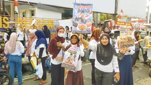 Bawa Alat Masak, Kaum Ibu di Lampung Demo Minta Program MBG Tak Dihentikan