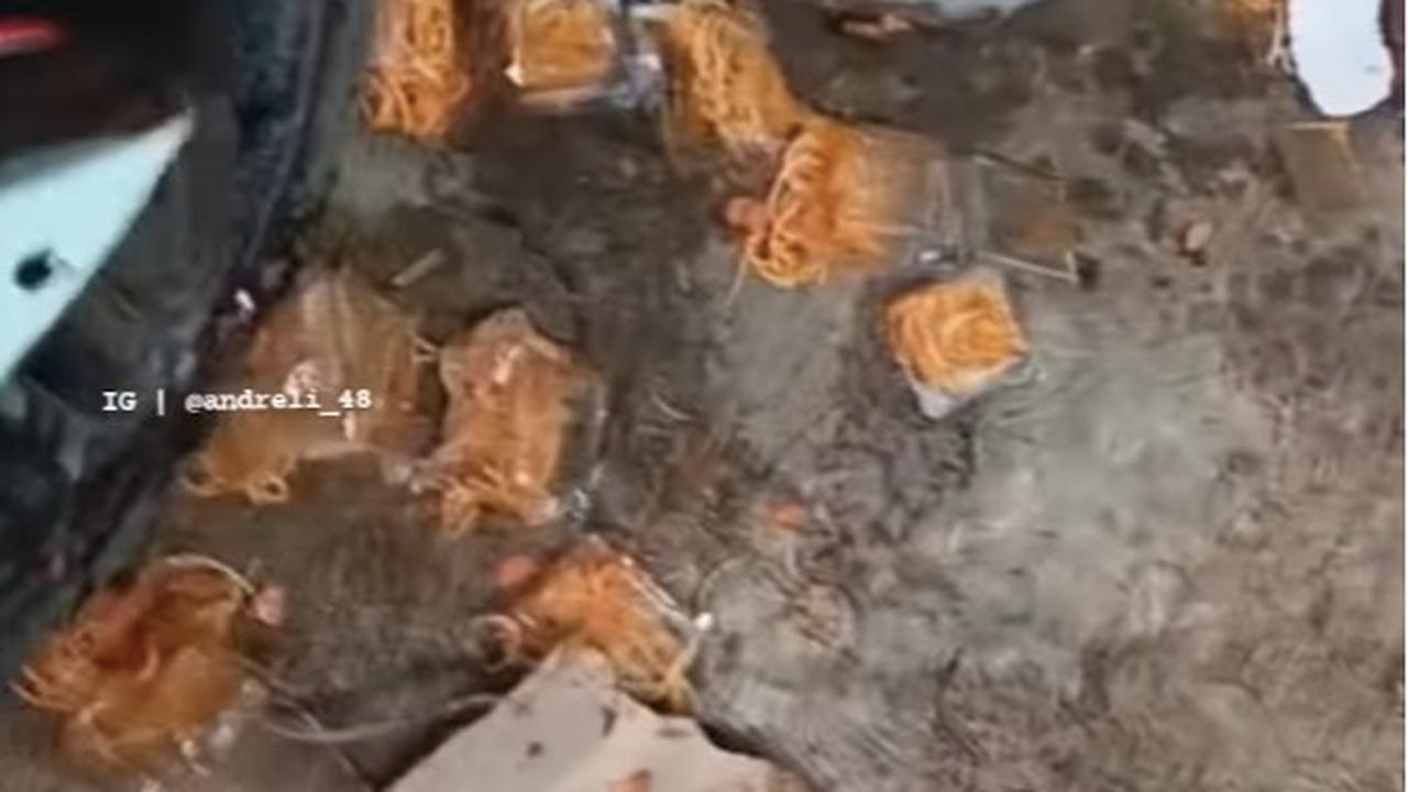 makanan jualan dibuang ibu kantin