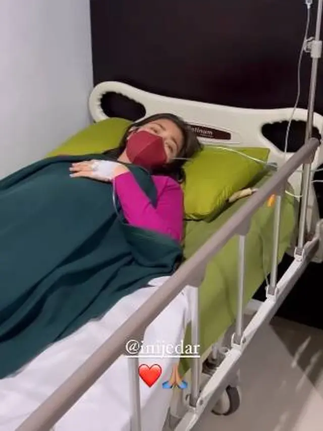 6 Potret Kondisi Jessica Iskandar dan El Barack yang Terbaring Lemah di Rumah Sakit