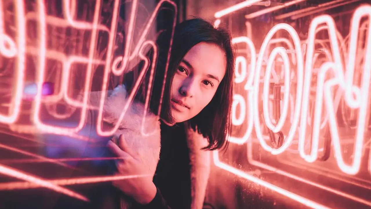[Bintang] Dari Pantai Sampai Jalan Bersalju, Chelsea Islan Tunjukkan Gaya Travelling Seru yang Stylish