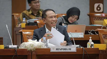 Menpora Zainudin Amali mengikuti rapat kerja dengan Komisi X DPR di Kompleks Parlemen, Senayan, Jakarta, Selasa (31/1/2023). Rapat membahas mengenai evaluasi program kerja dan anggaran tahun 2022, persiapan pelaksanaan program kerja tahun 2023, serta program anggaran Kemenpora sesuai struktur organisasi baru. (Liputan6.com/Faizal Fanani)