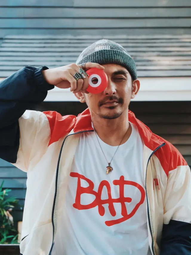 [Fimela] 6 Potret Yoga Pratama yang Awet Muda di Usia 38 Tahun