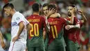 Timnas Portugal mencetak kemenangan besar 9-0 atas Luksemburg pada laga Grup J Kualifikasi Euro 2024 di Estadio Algarve, Selasa (12/9/2023) dini hari WIB. Kemenangan besar tersebut tanpa peran sang megabintang, Cristiano Ronaldo yang mesti absen akibat akumulasi tiga kartu kuning. Tiga pemain masing-masing mencetak brace dalam laga tersebut, Goncalo Inacio, Goncalo Ramos dan Diogo Jota. Sementara tiga pemain masing-masing menyumbang satu gol, Ricardo Horta, Bruno Fernandes dan Joao Felix. Dengan hasil ini Portugal kukuh di puncak klasemen dengan poin sempurna 18 hasil dari 6 kali menang, dengan total memasukkan 24 gol tanpa kebobolan. (AP Photo/Joao Matos)